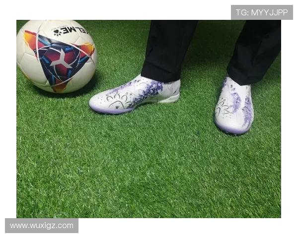 刻有球星签名的足球鞋短钉展示与收藏价值分析 刻有球星签名的足球鞋短钉展示与收藏价值分析