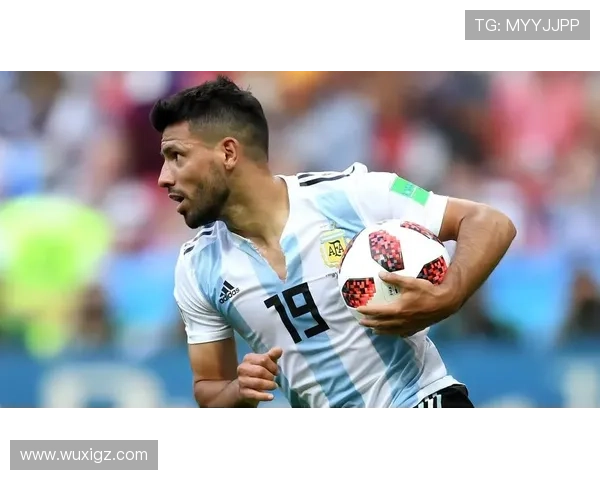 足球巨星精彩瞬间集锦展现球场动作风采与独特技巧 足球巨星精彩瞬间集锦展现球场动作风采与独特技巧