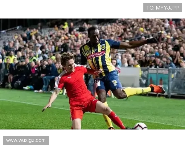 足球明星观看网球比赛的独特视角与体验解析 足球明星观看网球比赛的独特视角与体验解析